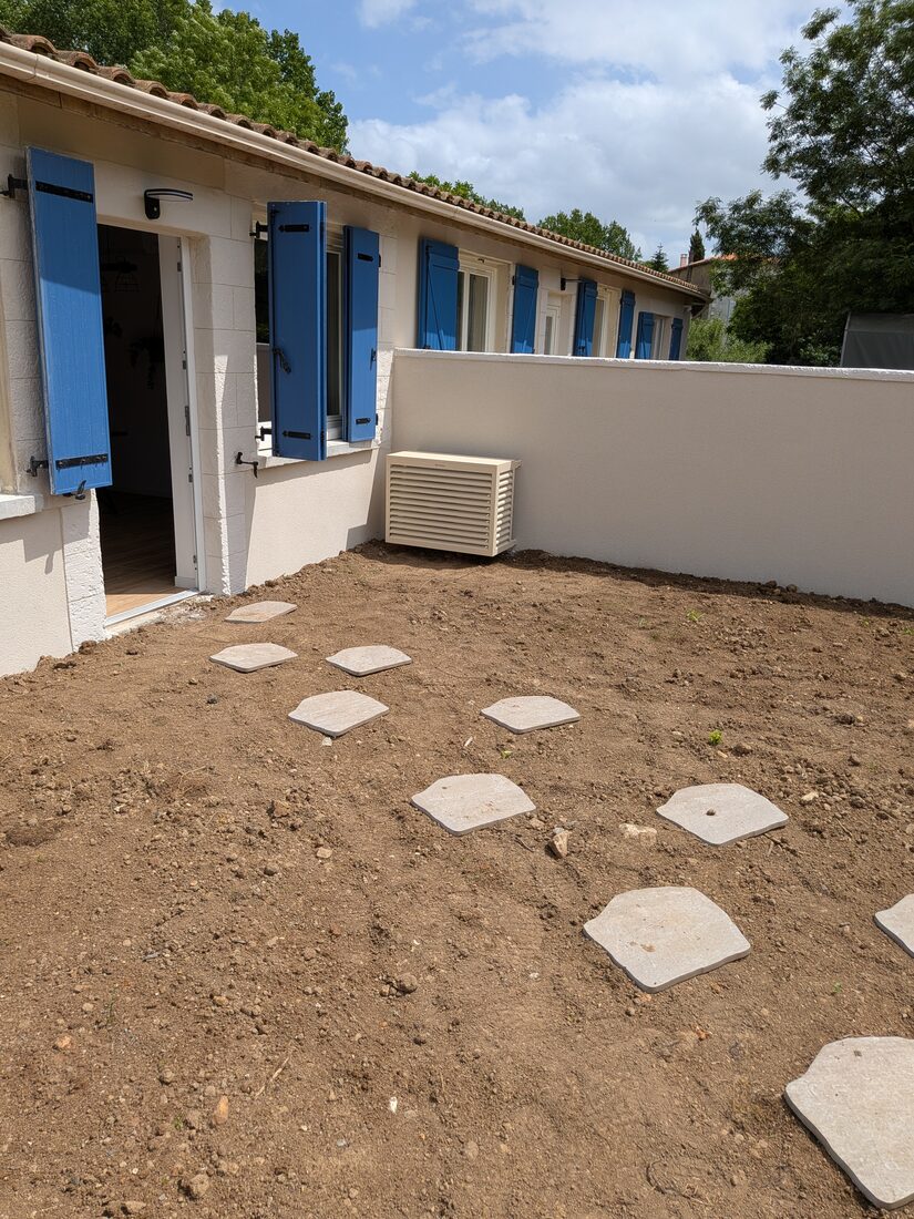 Groupe extérieur de climatisation posé au sol